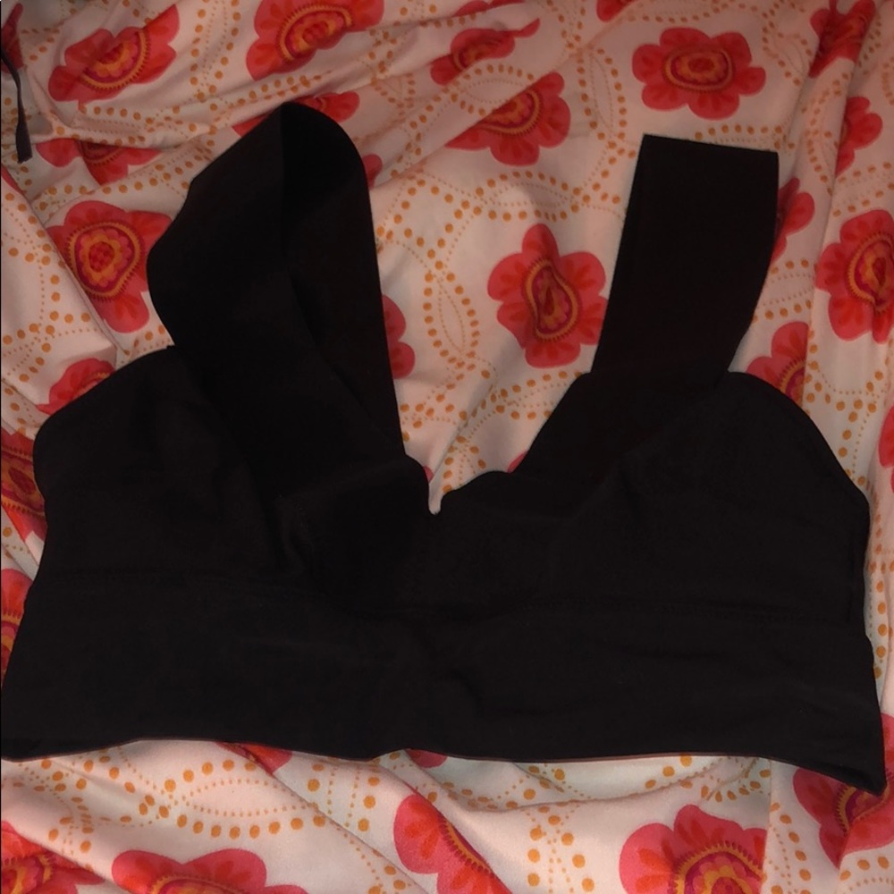 Black bikini top